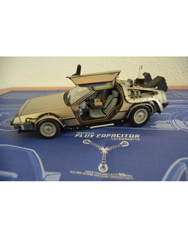BACK TO THE FUTURE DELOREAN 2