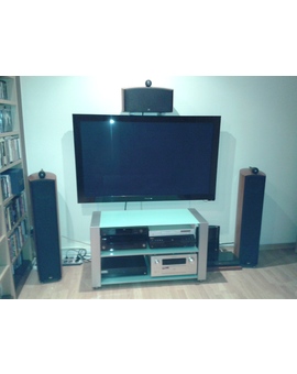 Despejando mesa para nuevo tv
