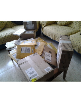 seguimos abriendo paquetes, ya quedan pocos. Pronto fotos
