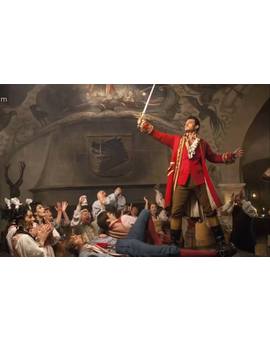 Luke Evans como Gaston