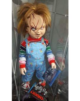 Mi Chucky a tamaño real con su coleccion en bbluray
