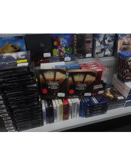No me lo puedo creer...en el Mediamarkt dos ediciones limitadas juntas  de La Puerta del Cielo !!!