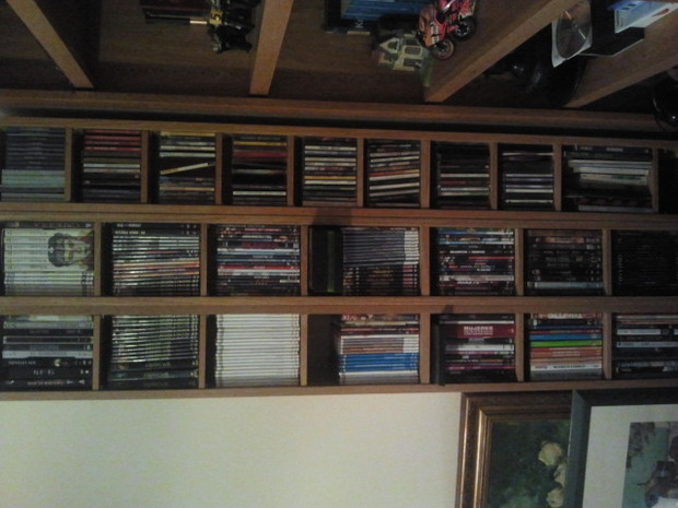 Colección de DVDs. Algo abandonada.