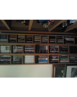 Colección de DVDs. Algo abandonada.