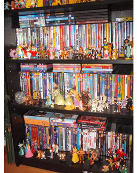 Más figuras y DVDs