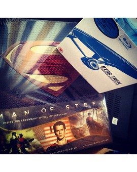 Ya llegó STAR TREK STARDATE UK y trae español. Gracias a todos los que me contestasteis :D