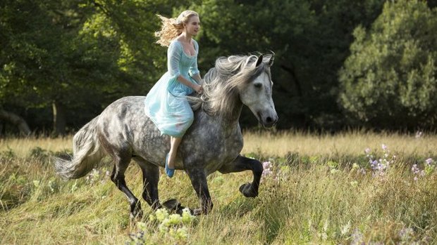 Disney estrena nuevo trailer de 'Cenicienta'