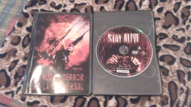 Stay Alive (DVD Edicion Metalica 1 disco)-2