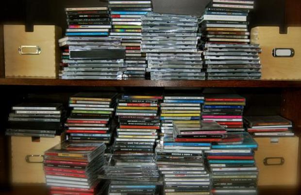 Colocar los cd, dvd y blurays en horizontal puede costarte bastante caro...