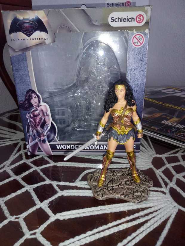 Figura WONDER WOMAN