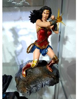 WONDER WOMAN Diamond Select