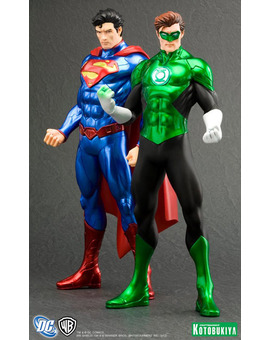Figura superman/green lanter . 19 cm . 36 euros unidad.