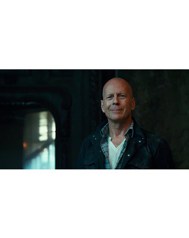 Increible pero cierto... "Jungla de Cristal 5: Un buen dia para morir"...