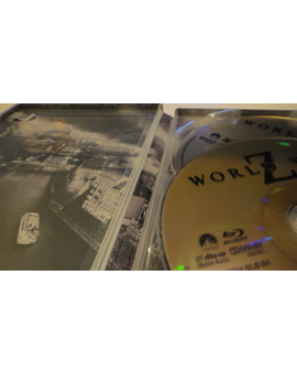 World War Z - Steelbook [ES exclusive] (UK) interior