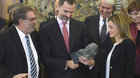 Don-felipe-y-dona-letizia-ya-tienen-su-premio-goya-c_s