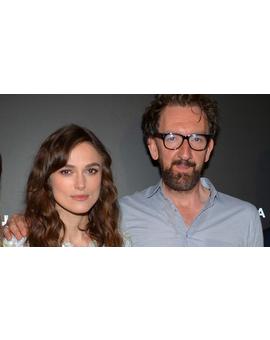 John Carney le pide perdón a Keira Knightley