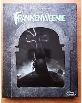 Con la trasera del Steelbook