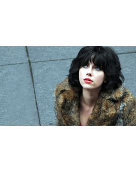Trailer restringido de UNDER THE SKIN .Pelicula de ciencia ficción en la que SCARLET JOHANSSON es un alien mortal
