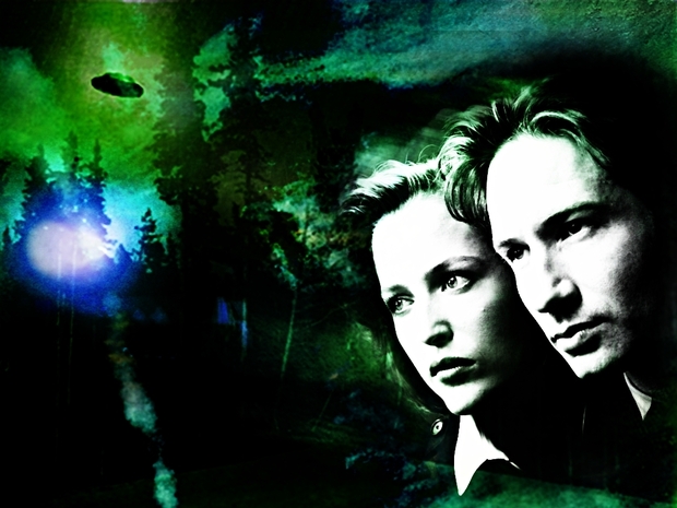 NOTICIÓN....David Duchovny dice que se esta PREPARANDO el Guion de "EXPEDIENTE X 3".....¿Que os parece?