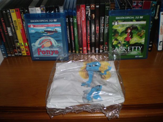 completando coleccion Ghibli (2x1 fnac.es + regalo camiseta pitufina)