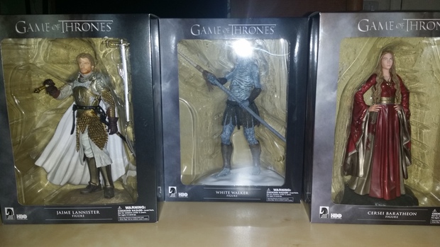 Tres figuras más para la colección