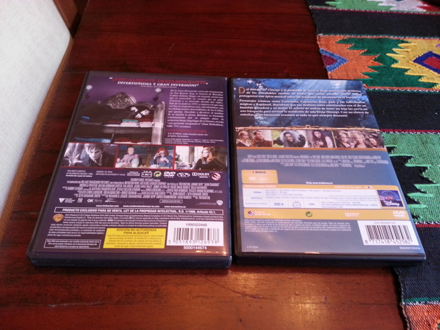 Sombras Tenebrosas E Into The Woods DVDs Contraportadas
