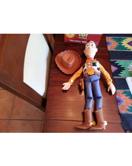 La Réplica Exacta A Tamaño Real Del Muñeco Vaquero Sheriff Woody De Toy Story Parte Frontal