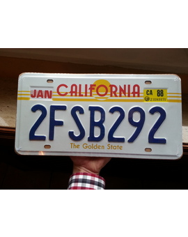 La réplica de la matrícula de California de Los Estados Unidos de América de los años 80