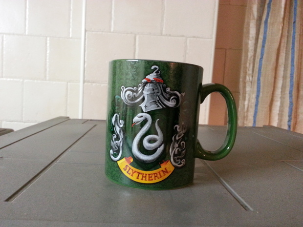 La taza de Salazar Slytherin de la casa Slytherin del colegio Hogwarts de Harry Potter