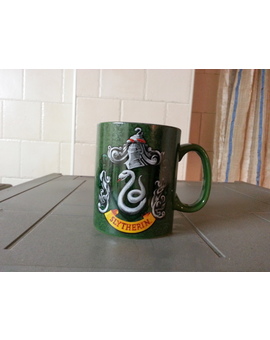 La taza de Salazar Slytherin de la casa Slytherin del colegio Hogwarts de Harry Potter