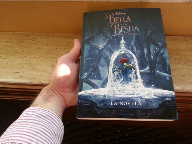 El libro novela del remake de la película de La Bella y la Bestia 2017 de Walt Disney