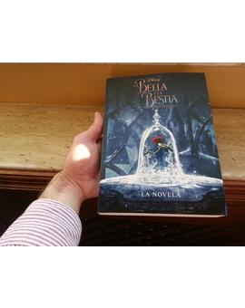 El libro novela del remake de la película de La Bella y la Bestia 2017 de Walt Disney