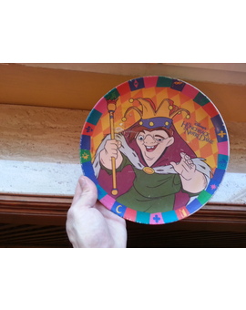 Plato de la película de Walt Disney de El jorobado de Notre Dame de Quasimodo