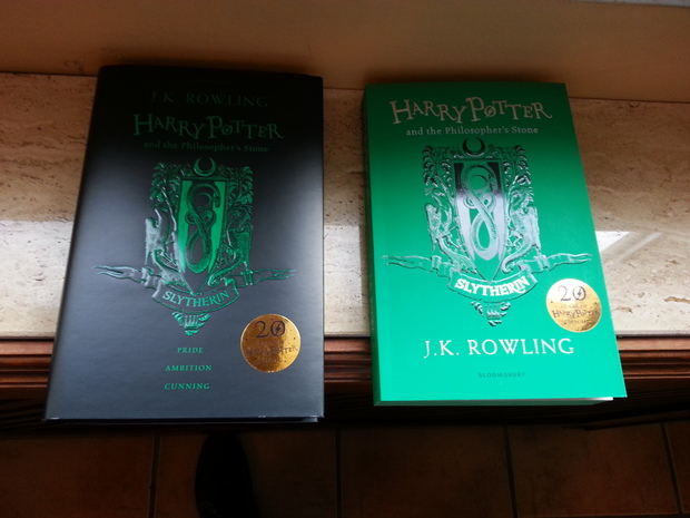 Los libros de Harry Potter y la piedra filosofal edición especial de la casa Slytherin tapa dura y de bolsillo Nuevos