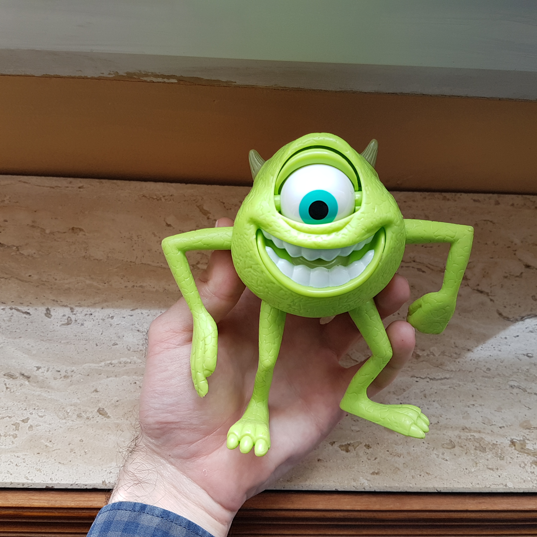 Muñeco figura Mike Wazowski Disney Pixar Monstruos, S.A.