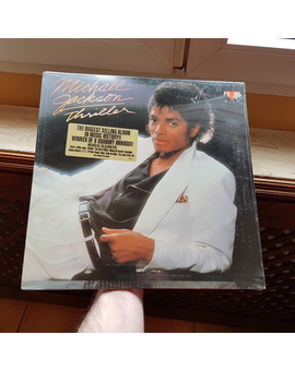 Disco de vinilo de la primera edición estadounidense del album Thriller de Michael Jackson de 1982 nuevo