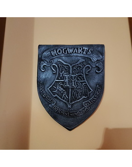 El escudo del colegio Hogwarts de magia y hechicería de Harry Potter