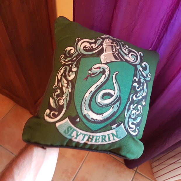 Cojín de la casa de Hogwarts de Salazar Slytherin de Harry Potter de Primark
