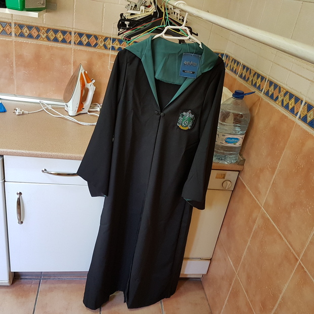 Réplica de la túnica de mago de Slytherin de la saga Harry Potter de CINEREPLICAS