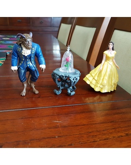 Escena de la rosa encantada de La Bella y la Bestia de Walt Disney del año 2017