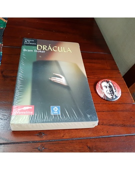 Libro y chapa de Drácula