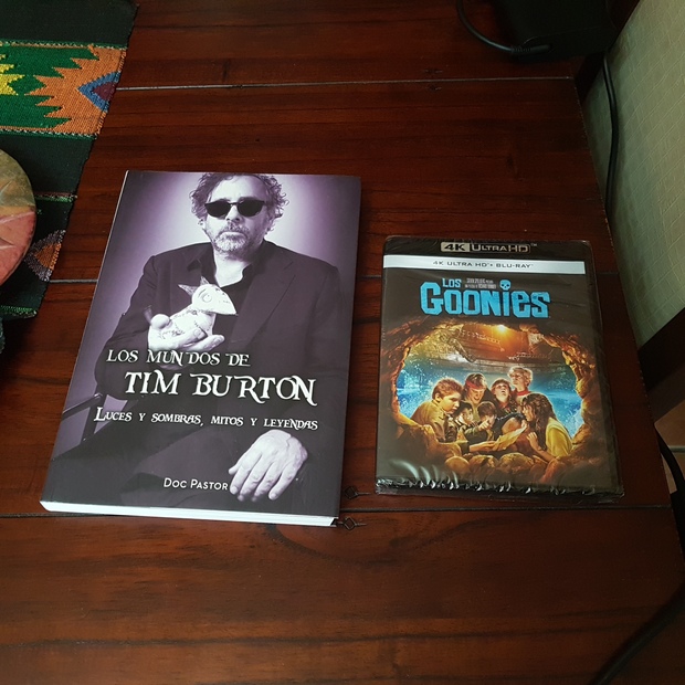 Libro de Los mundos de Tim Burton y Los Goonies de Steven Spielberg 4K/Blu-ray