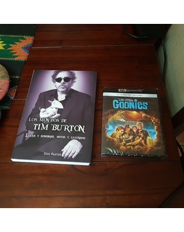 Libro de Los mundos de Tim Burton y Los Goonies de Steven Spielberg 4K/Blu-ray