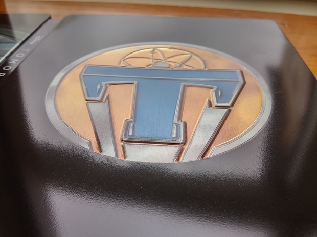 Relieve externo steelbook Tomorrowland
