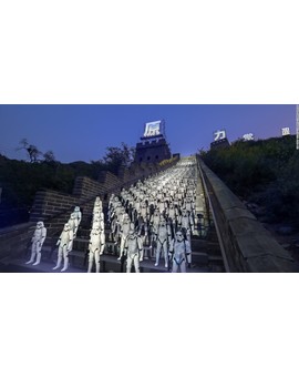 Disney la lia con las tropas en la Gran Muralla China