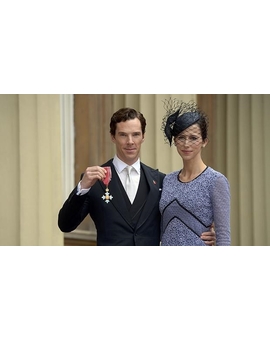 El actor Benedict Cumberbatch recibe la orden del imperio británico