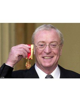 Michael Caine doble premio en la noche del cine europeo