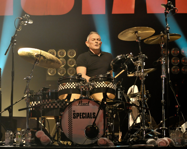 Hoy tambien murió John Bradbury , batería de The Specials