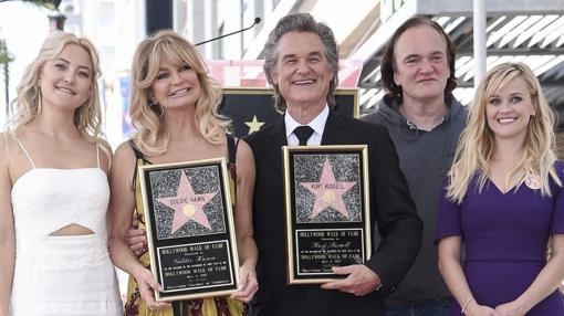 Goldie Hawn y Kurt Russell reciben sus estrellas del paseo de la fama