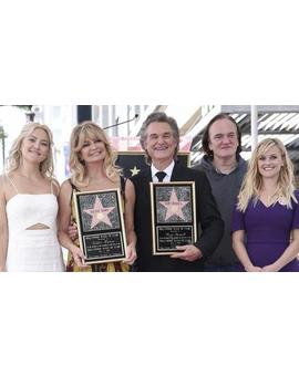 Goldie Hawn y Kurt Russell reciben sus estrellas del paseo de la fama